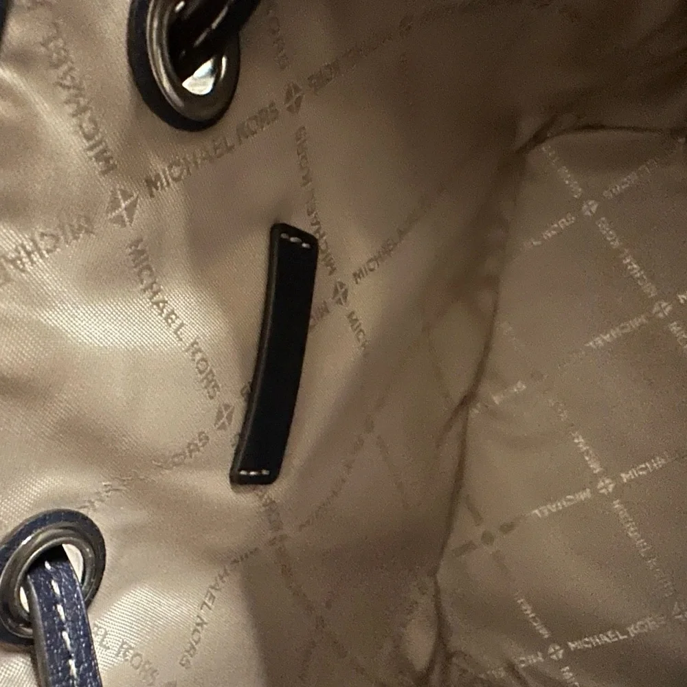 Michael Kors Small Suri Bucket Crossbody Bag Admiral Blue - Picture 7 of 8